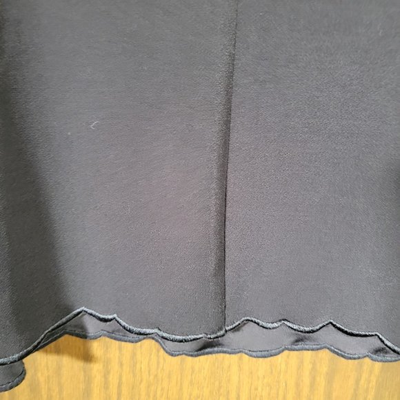 Lovely Ann Taylor Tulip Sleeve Blouse Size Medium Scalloped Hem - Picture 6 of 8